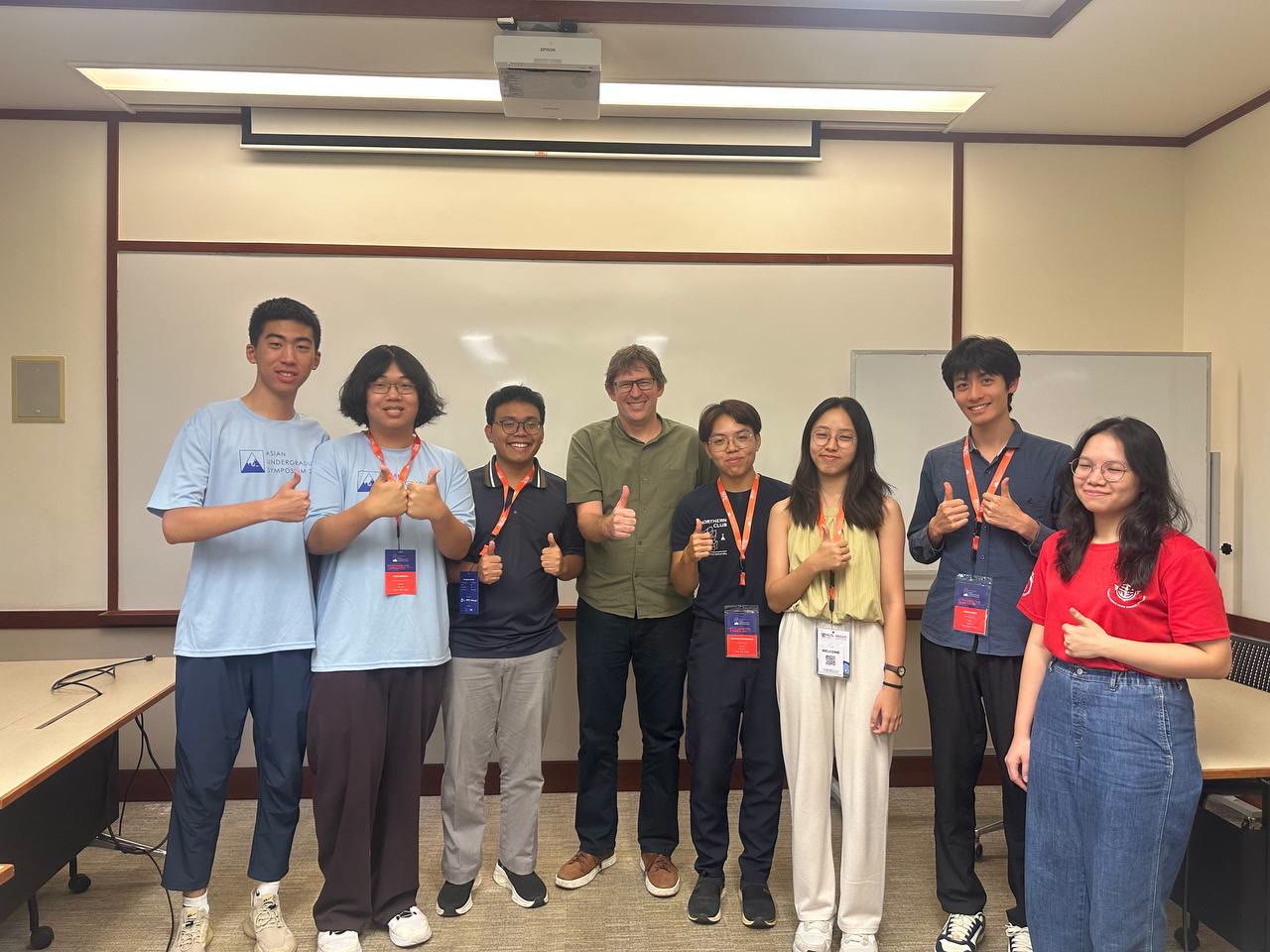 The KnowRoots team